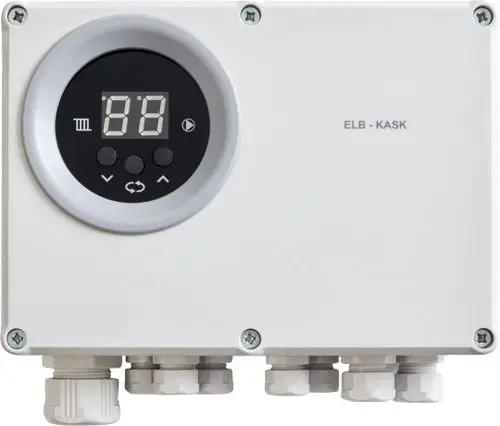 Bosch Elektro-Heizkessel mit digitalem Display und Steuerungselementen, montiert in einem weißen Gehäuse mit mehreren Anschlussmöglichkeiten.